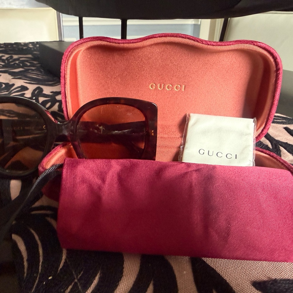 Gucci Women's Brown Sunglasses with Case